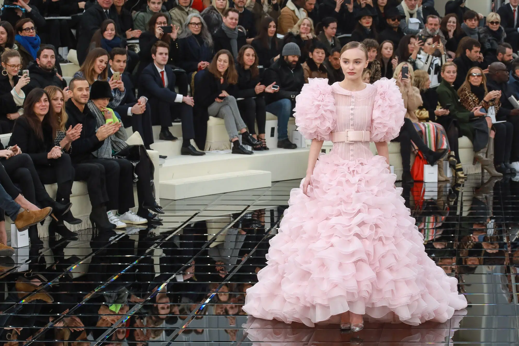 Défilé de mode de robe de mariée