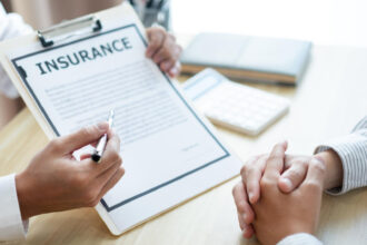 Assurance décès : pourquoi certaines offres sont meilleures que d’autres et comment choisir la vôtre ?