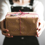 Cadeaux personnalisés : pourquoi ils touchent plus que les présents classiques ?