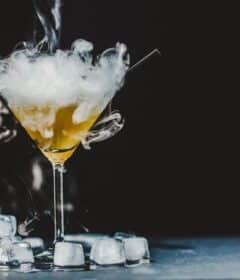 faire sortir de la fumée d’un verre