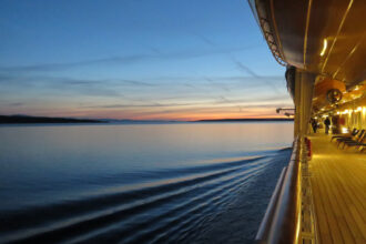 Immersion à bord : l’art de voyager en bateau avec style et raffinement