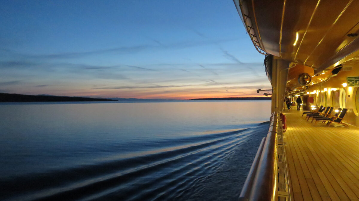 Immersion à bord : l’art de voyager en bateau avec style et raffinement