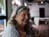 une dame en maison de retraite