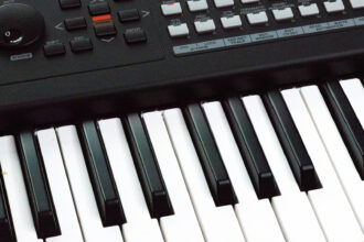 Musique : le retour en force des synthétiseurs séduit toutes les générations